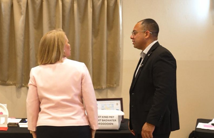 Mp Eduard Pieters (Ppa): “A Country Cannot Be Governed Via Facebook! Dialogue, Communication, And Leadership Are Essential For Aruba'S Future” 161 Un Pais No Por Ta Goberna Via Facebook 1