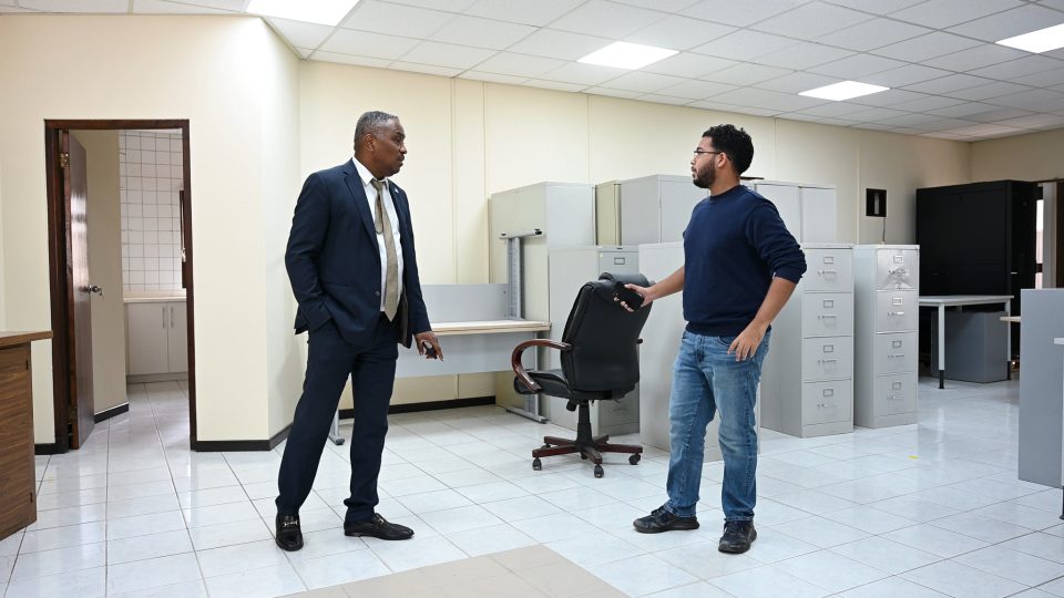 El Ministro Dowers Inspecciona El Progreso De La Renovacion Del Antiguo Edificio Del Departamento De Asuntos De Casinos 1 1