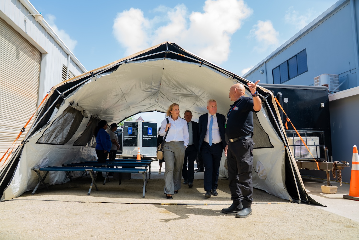 Gobierno Di Aruba A Duna Reconocemento Na Team Boluntario Cu A Brinda Asistencia Humanitario Na Venezuela 181 Gobierno Di Aruba A Duna Reconocemento Na Team Boluntario Cu A Brinda Asistencia Humanitario Na Venezuela 16