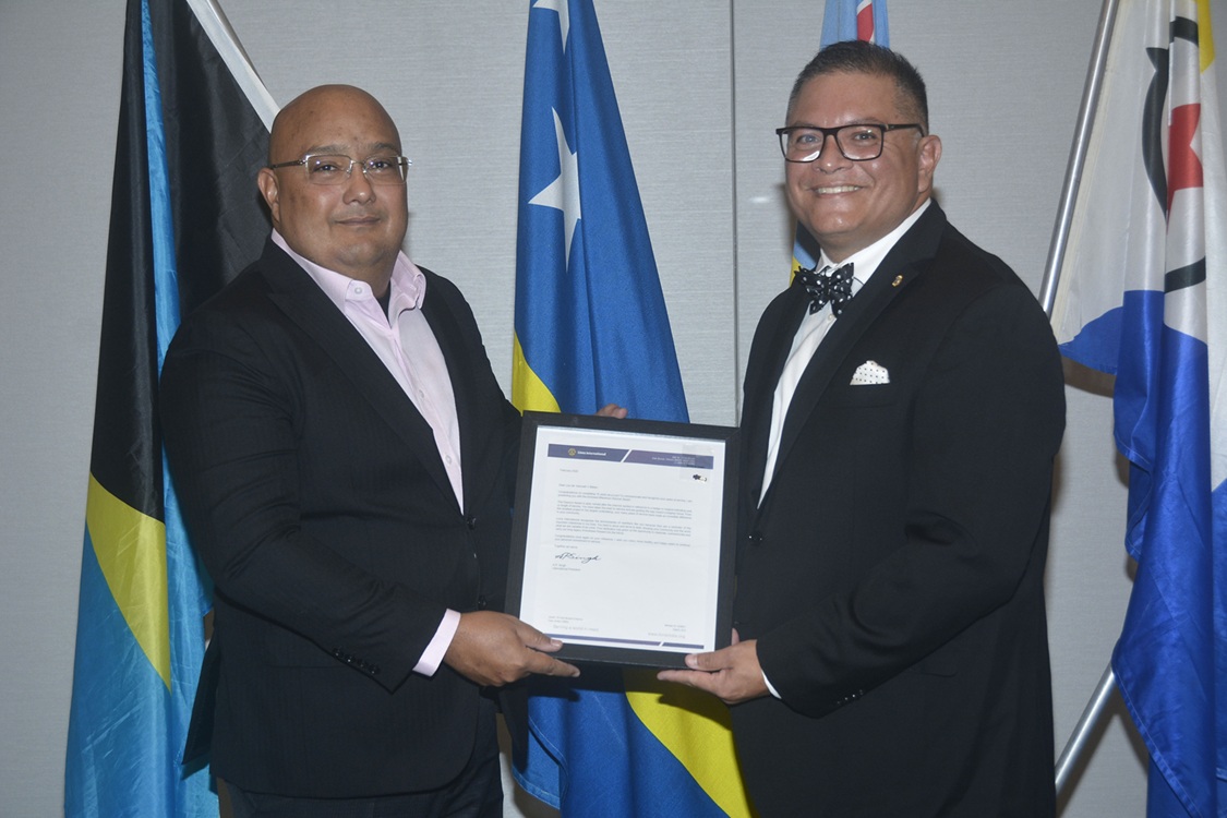 Aruba Lions Club Members Receive Chevron Awards For Years Of Service 161 Miembronan Di Aruba Lions Cu Premio Di Chevron Pa Nan Ananan Di Servicio 3