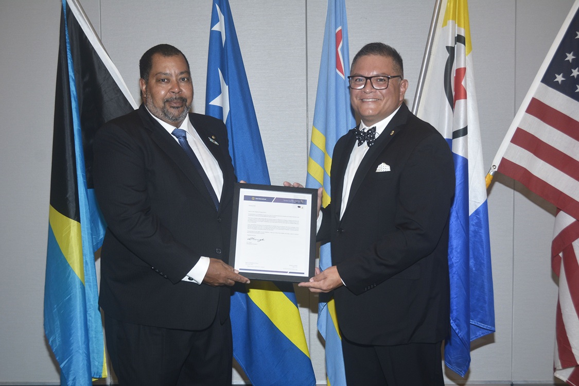 Aruba Lions Club Members Receive Chevron Awards For Years Of Service 162 Miembronan Di Aruba Lions Cu Premio Di Chevron Pa Nan Ananan Di Servicio 5