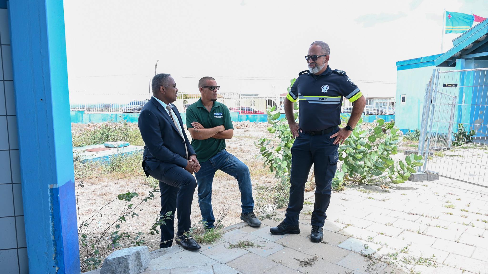 Minister Dowers A Inspecciona Trabaonan Di Renobacion Na Scol Di Polis “Edgar Joaquin ‘Watty’ Vos” 164 Minister Dowers A Inspecciona Trabaonan Di Renobacion Na Scol Di Polis Edgar Joaquin ‘Watty Vos 6 1