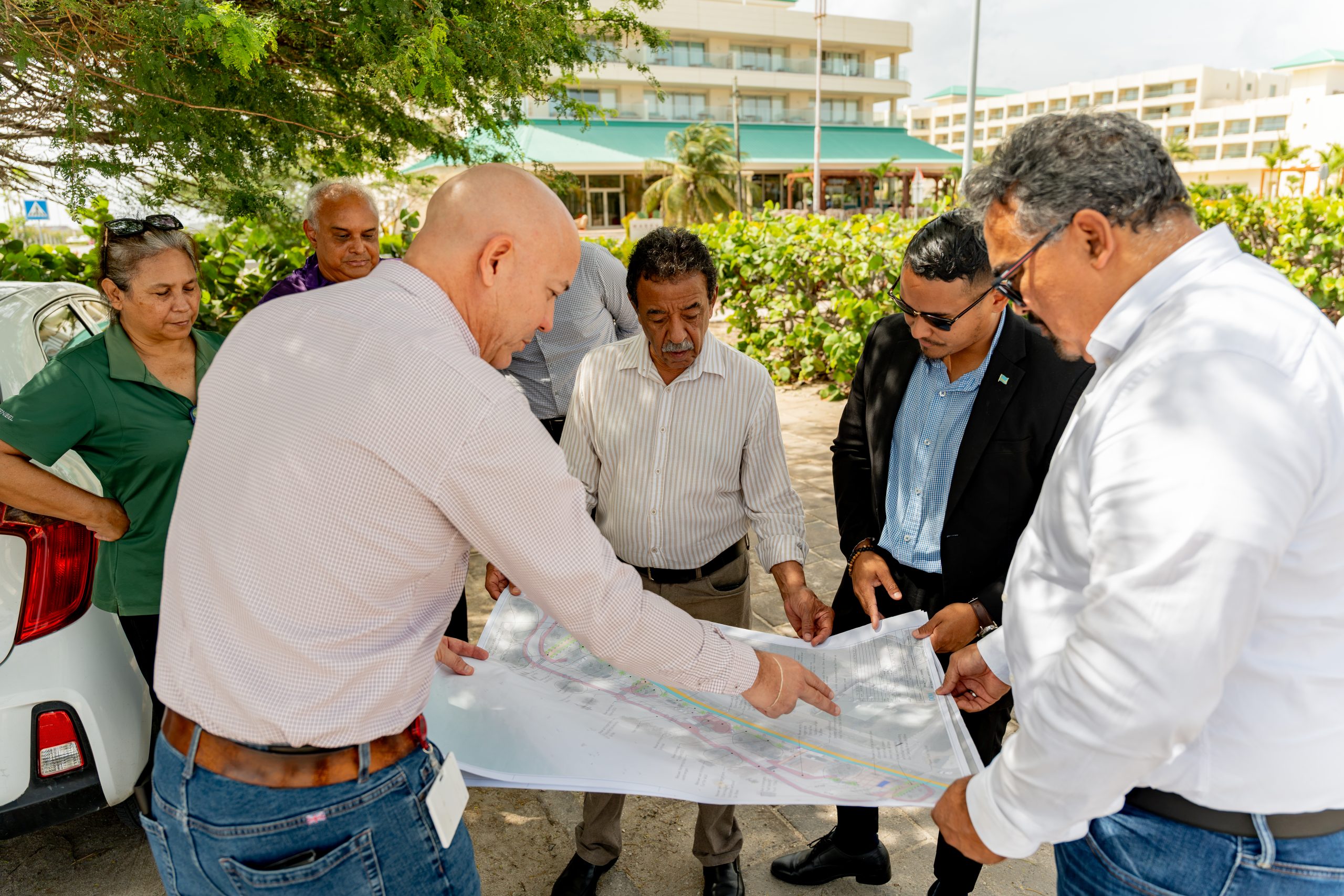 Minister Wendrick Cicilia Announces The Start Of Eagle Beach Beautification 162 Minister Wendrick Cicilia Ta Anuncia Inicio Di Embeyecemento Di Eagle Beach 16 Scaled