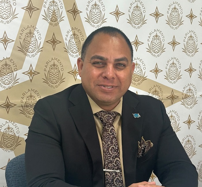 Parlamentario Eduard Pieters Fase Dos Di Restructuracion Salarial Di E Maestronan Y Docentenan Ta Spoorloos 1