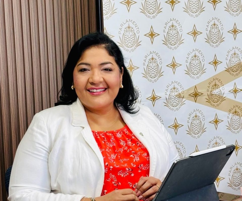 Parlamentario Xiomara Maduro Minister Gerlien Croes Ta Ignora Parlamento Y Lar 2