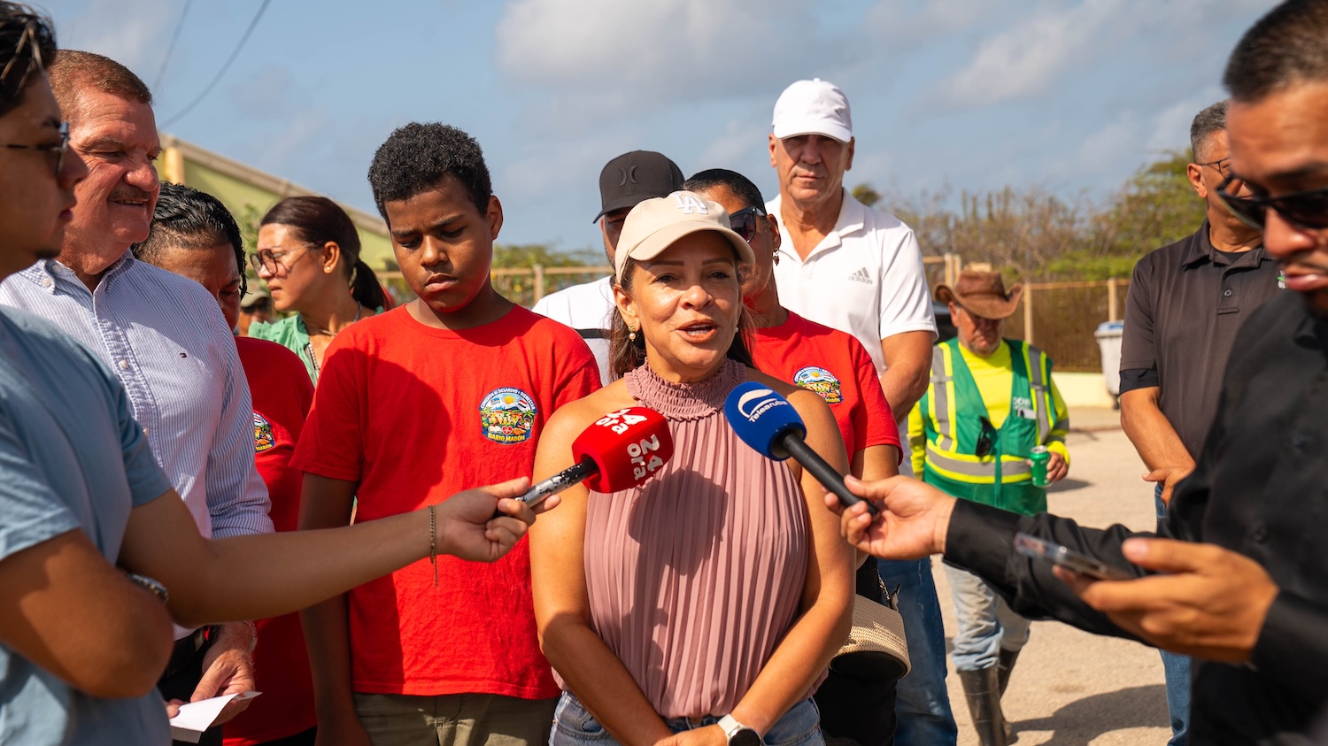 Regering Nodigt De Gemeenschap Uit Om Krachten Te Bundelen: Privésector Neemt Ook Verantwoordelijkheid Om Ons Eiland Schoon Te Houden 163 Photo 10