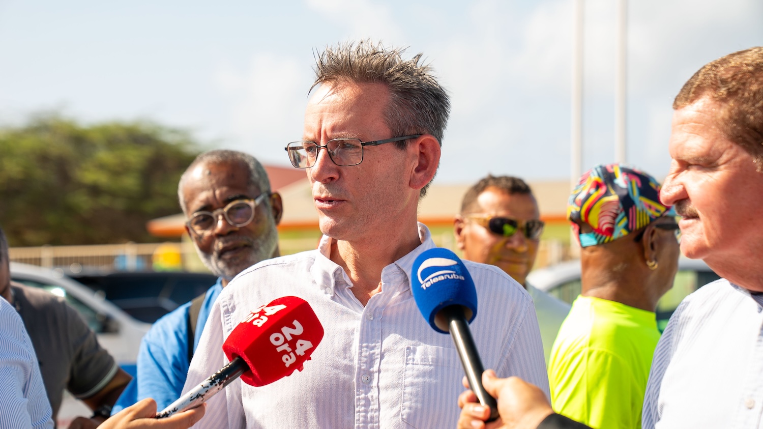 Regering Nodigt De Gemeenschap Uit Om Krachten Te Bundelen: Privésector Neemt Ook Verantwoordelijkheid Om Ons Eiland Schoon Te Houden 161 Photo 9