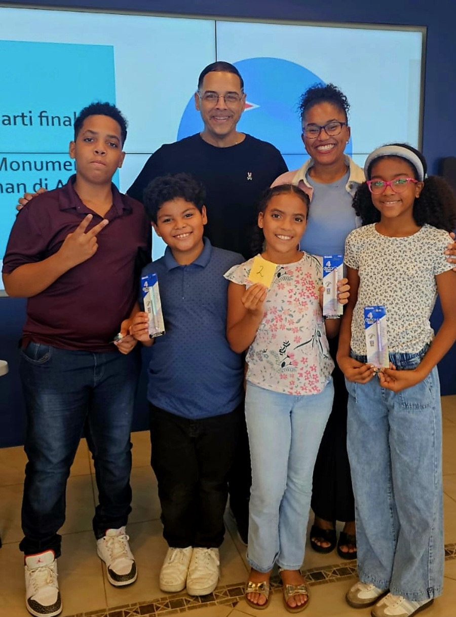 Concurso En La Cámara De Comercio Para Niños Durante Las Vacaciones 162 Quiz Na Kvk Pa Muchanan Den Vakantie 7