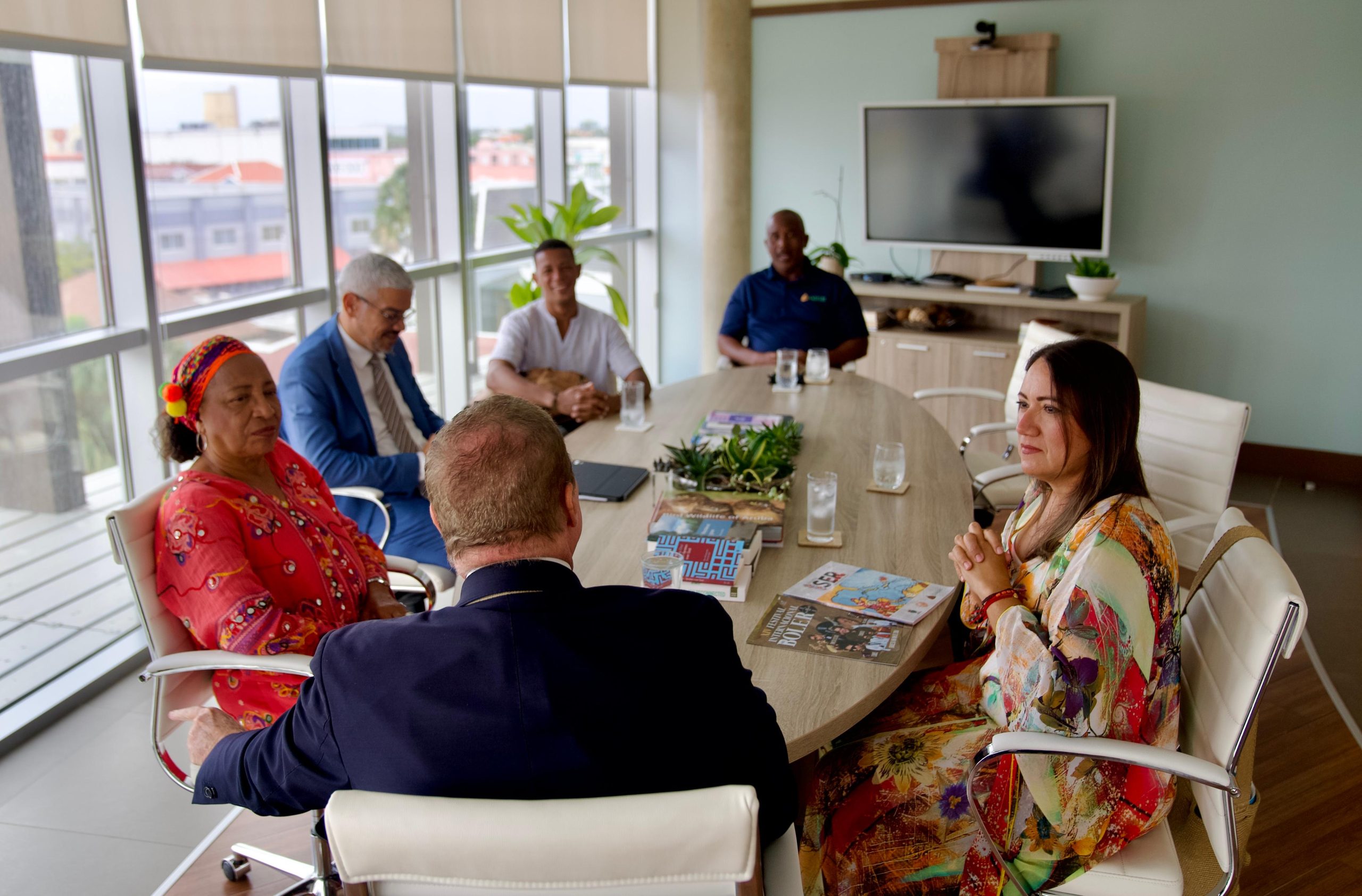 Una Delegacion De La Guajira Visito Al Primer Ministro Mike Eman Para Fortalecer Los Lazos Culturales Con Aruba 4 Scaled