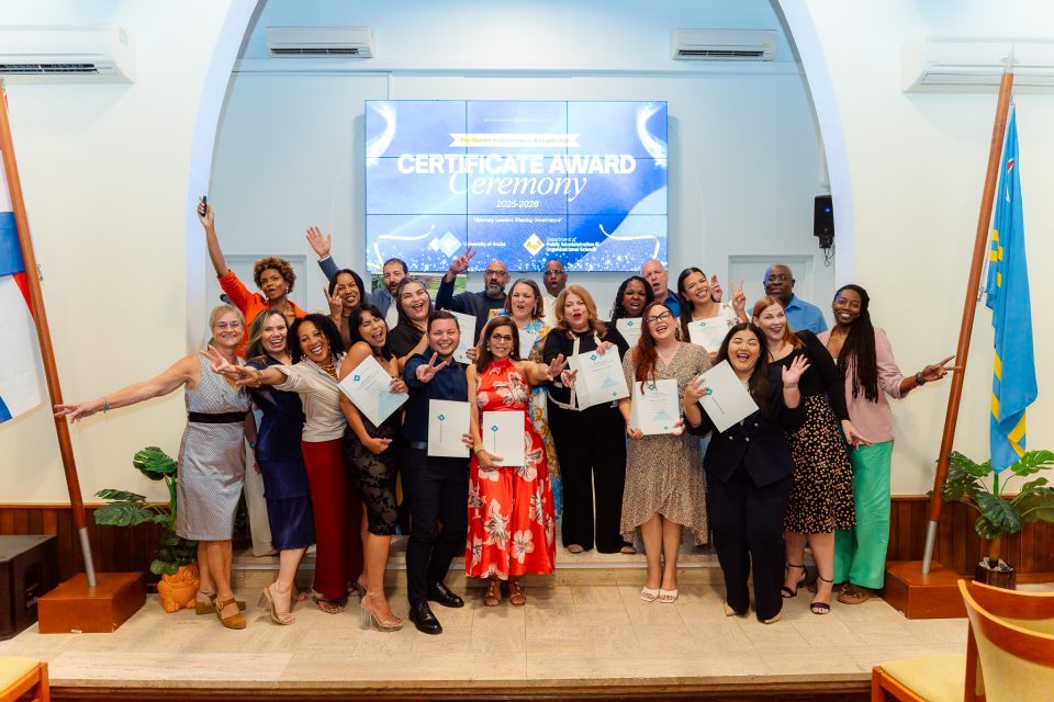 Universidad Di Aruba Ta Celebra E Prome Grupo Di Graduado Di Premaster Den Maneho Y Liderazgo 2