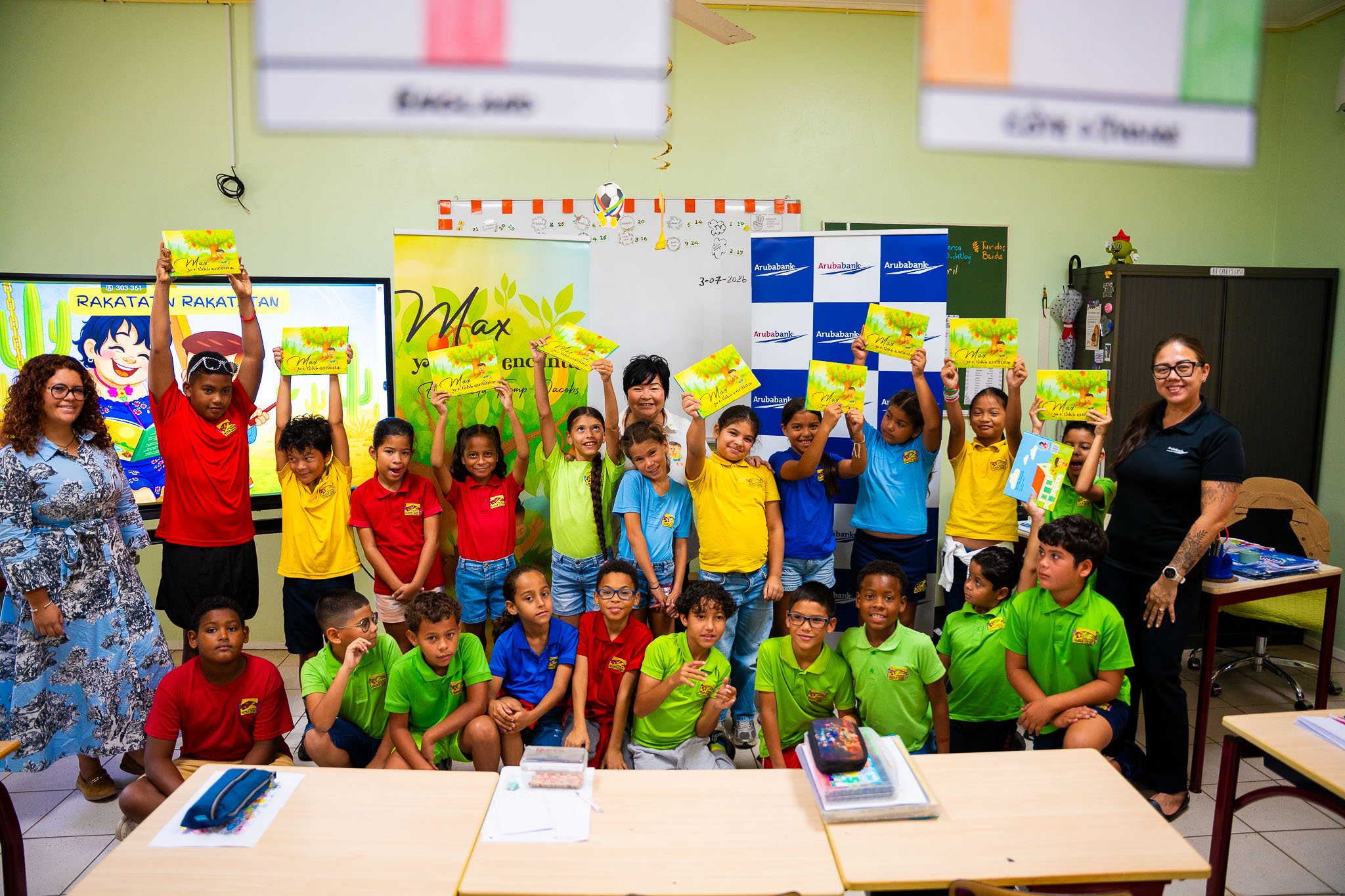 Aruba Bank Patrocina La Distribución Del Libro &Quot;Max Y E Taki Encanta&Quot; En Las Escuelas Primarias Escrito Por La Autora Local Tanchi Esme 160 Aruba Bank Ta Patrocina Distribucion Di E Buki Max Y E Taki Encanta Na Scolnan Primario 1