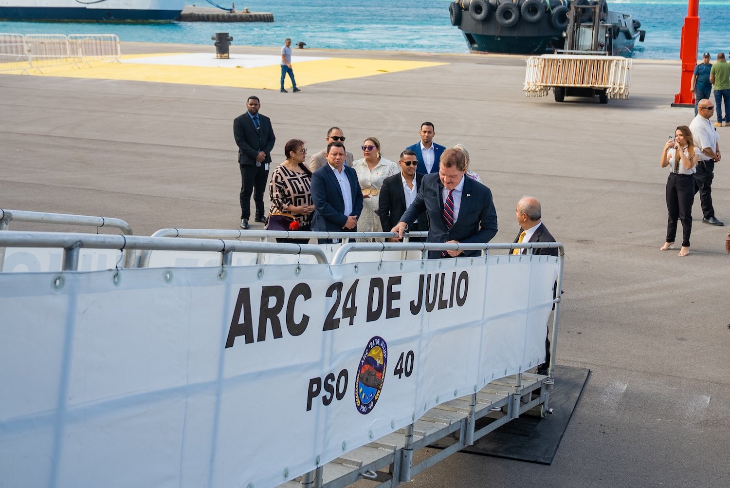 Bezoek Van Arc 24 De Julio Versterkt Relatie Tussen Aruba En Colombia 162 Bishita Di Arc 24 De Julio Ta Fortalece Relacion Entre Aruba Y Colombia 8