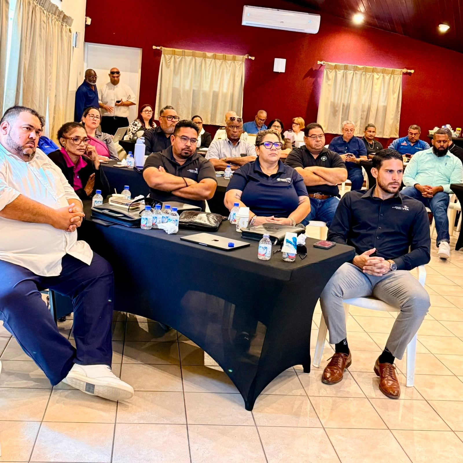 De Regering Van Aruba Voldoet Niet Aan Haar Plicht Om Het Volk En Het Parlement Te Informeren Over Hofa En Lwho 162 Gobierno Di Aruba No Ta Cumpliendo Cu Su Deber Di Informa Pueblo Y Parlamento Riba Hofa Y Lwho 5