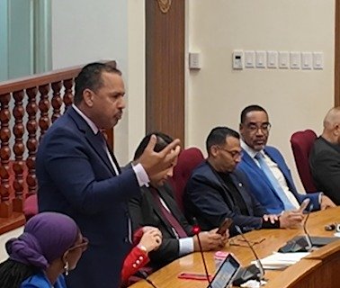 Parlamentario Carlos Bermudez Pro E Ley Di Inversion Aunke Su Mes Como Parlamentario No Tin Un Bista Kico Ta Drenta Y Sali Pa Controla E Gobierno Na Mando