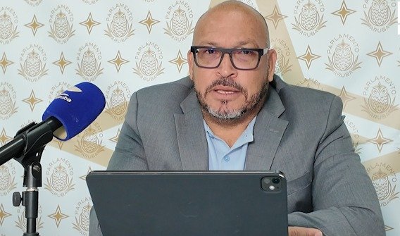 Parlamentario Edgar Vrolijk Maneho Actual Di Gobierno Ta Hiba Nos Na Un Abismo Social Roga Na Politico Y No Ta Independiente