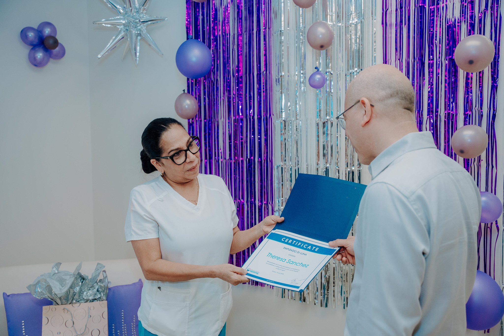 Een Zeer Toegewijde Collega Met Liefde Voor Alle Patiënten: Theresa Sanchez Is De Medewerker Van De Maand Juni In Het Hoh 161 Theresa Sanchez Ta Empleado Di Luna Juni Na Hoh 3