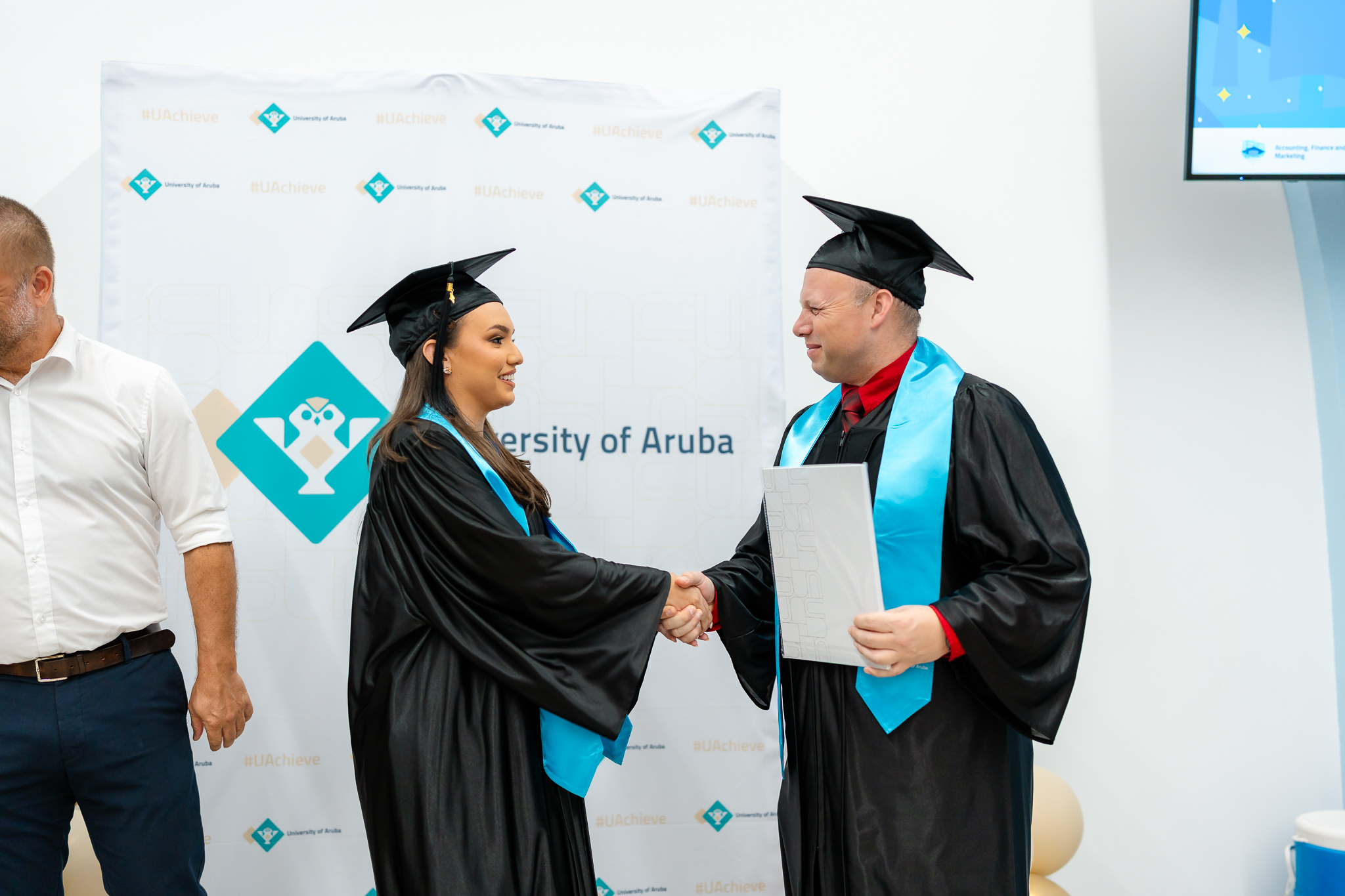 ¡La Facultad De Finanzas, Contabilidad Y Marketing Celebra A 15 Graduados! 163 ¡La Facultad De Finanzas Contabilidad Y Marketing Celebra A 15 Graduados 2