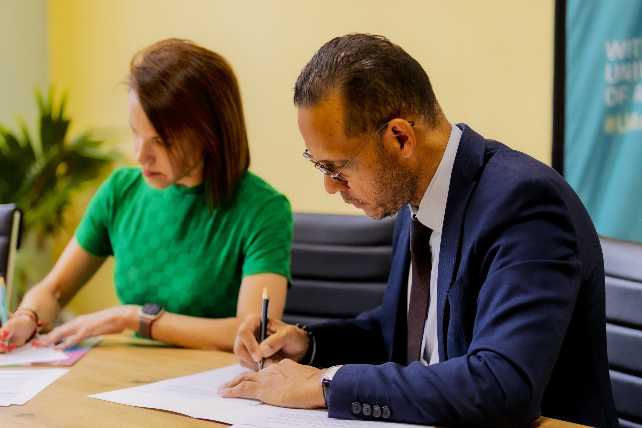 A.t.a. En Universiteit Van Aruba Tekenen Strategische Overeenkomst Om Onderwijs, Onderzoek En Duurzame Ontwikkeling Te Versterken 160 Ata Ua 1 Scaled
