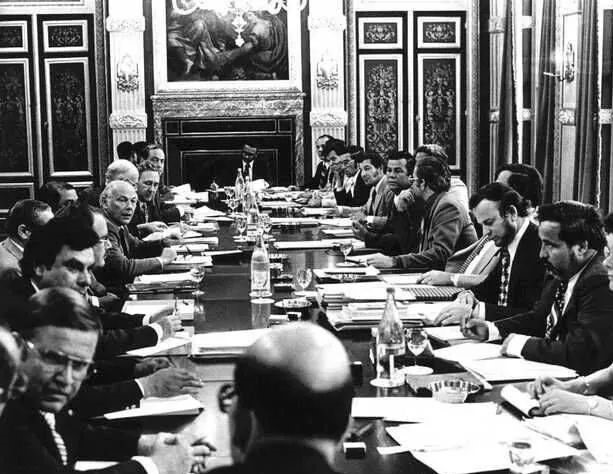Parlementariër Endy Croes Augustus Scur: 11 Augustus 1977 49 Jaar Later: De Avond Waarop Aruba Liet Zien Dat Vrijheid Niet Wordt Weggegeven 161 Augustus Scur Conferencia Na 1977