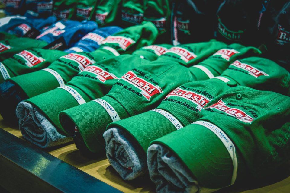 Balashi Y Chill Presentan Un Nuevo Programa Oficial De Mercancia De Marca 1 1