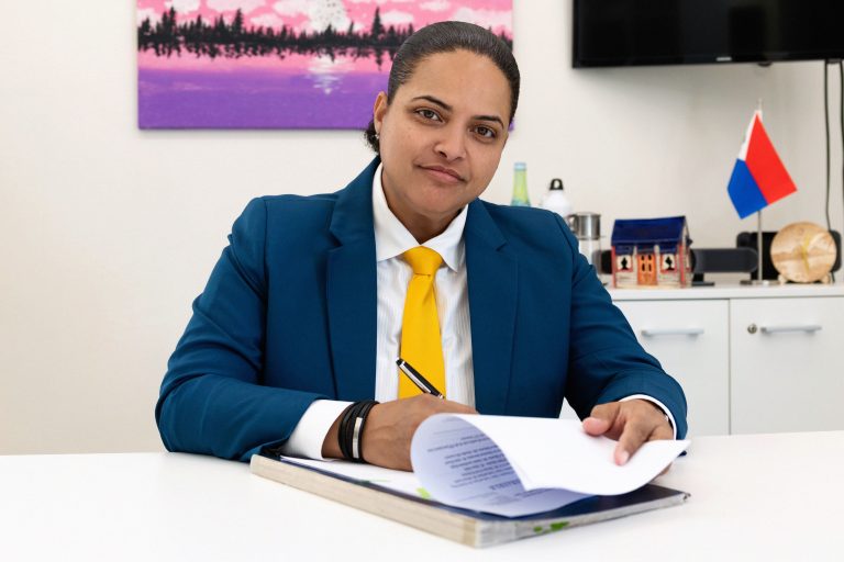 Minister van ECYS verduidelijkt berichten over sluiting schoolgyms