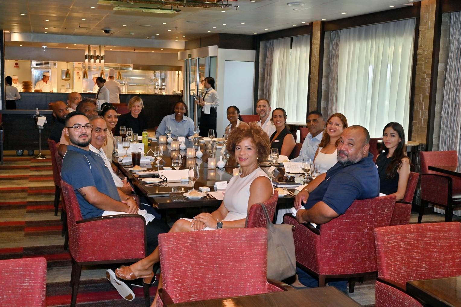 Funshonarionan Ehekutivo Di Carnival Cruise Line A Bishitá Boneiru Den Kuadro Di Nan Programa Na E Islanan Abc 165 Funcionarios Ejecutivos De Carnival Cruise Line Visitaron Bonaire En El Marco De Su Programa En Las Islas Abc 6