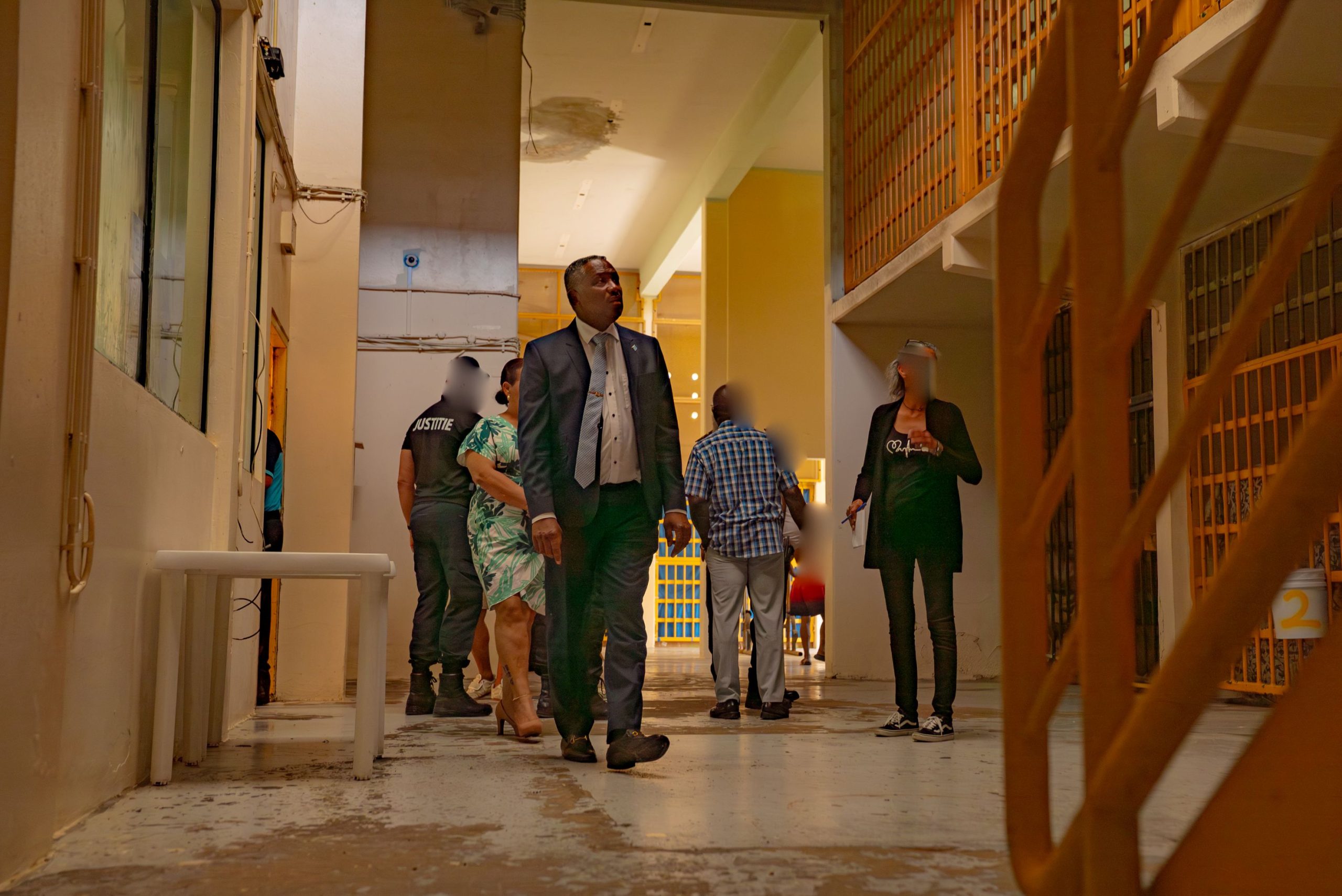 Minister Dowers Volgt Vernieuwingen Nauwlettend Met Verrassingsbezoeken Aan Kia, Politiesschool En Dimas San Nicolas 172 Minister Dowers Ta Sigui E Renobacionnan Di Cerca Cu Bishita Espontaneo Na Kia 12 Scaled
