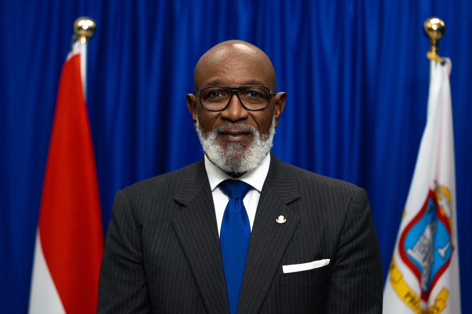 El Ministro De Salud Publica Desarrollo Social Y Trabajo Confirma La Seguridad De Los Pacientes De Sint Maarten En Colombia Tras Un Terremoto