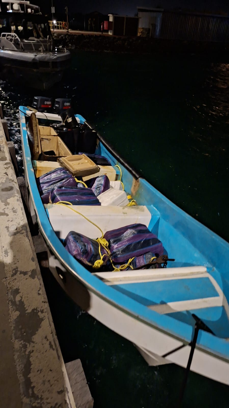 Embarcacion Con 2 Personas A Bordo Y Drogas Interceptada El Miercoles Por Noche El Avion De La Guardia Costera Detecto Un Contacto Sospechoso Navegando Hacia Aruba