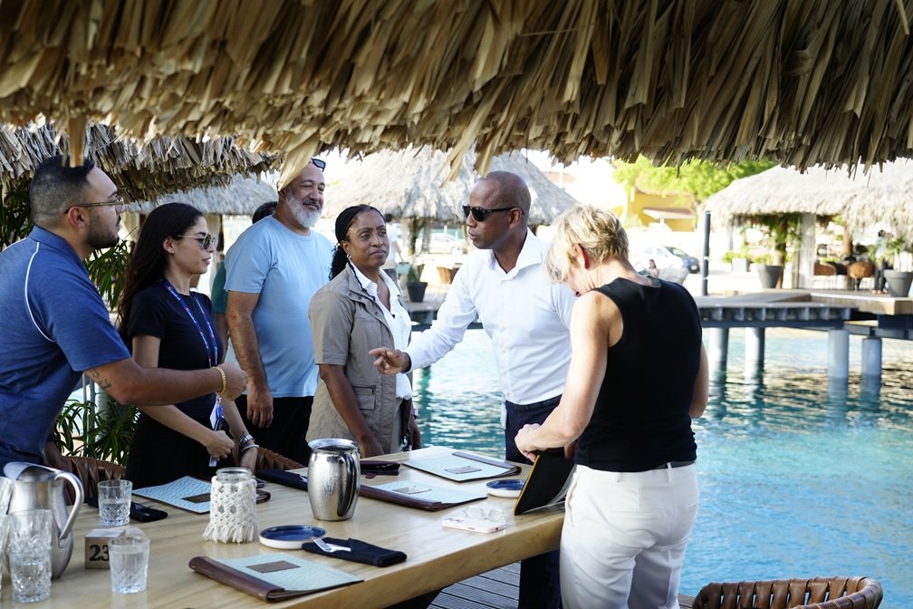Funshonarionan Ehekutivo Di Carnival Cruise Line A Bishitá Boneiru Den Kuadro Di Nan Programa Na E Islanan Abc 161 Funcionarios Ejecutivos De Carnival Cruise Line Visitaron Bonaire En El Marco De Su Programa En Las Islas Abc 2