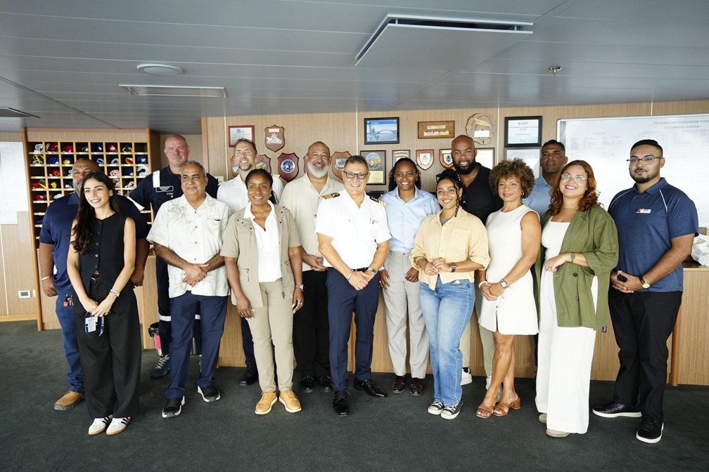 Funshonarionan Ehekutivo Di Carnival Cruise Line A Bishitá Boneiru Den Kuadro Di Nan Programa Na E Islanan Abc 162 Funcionarios Ejecutivos De Carnival Cruise Line Visitaron Bonaire En El Marco De Su Programa En Las Islas Abc 3