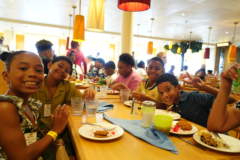 Bonairiaanse Kinderen Beleven Avontuur Op Cruiseschip Dankzij Samenwerking Tussen Tcb, Carnival Horizon En Buki Di Prèt 160 Los Ninos De Bonaire Viven Una Aventura En Un Crucero Gracias A La Colaboracion Entre Tcb Carnival Horizon Y Buki Di Pret 1