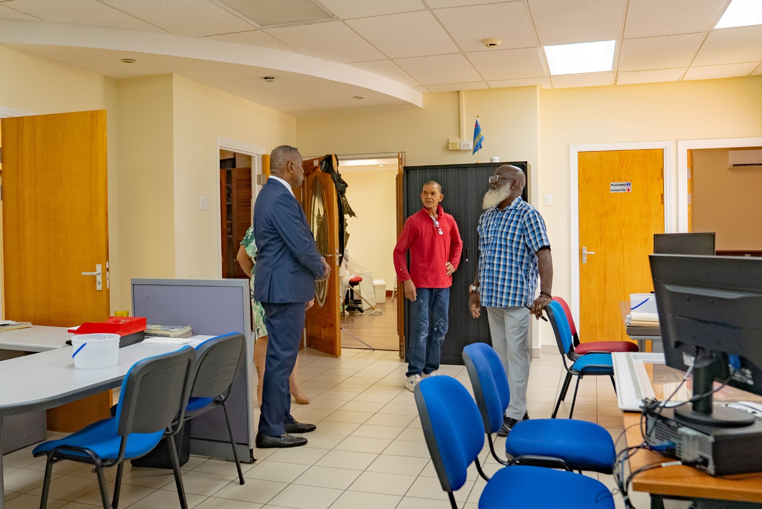 Minister Dowers Closely Follows Renovations With Surprise Visits To Kia, Police School, And Dimas San Nicolas 171 Minister Dowers Ta Sigui E Renobacionnan Di Cerca Cu Bishita Espontaneo Na Kia 10 Scaled