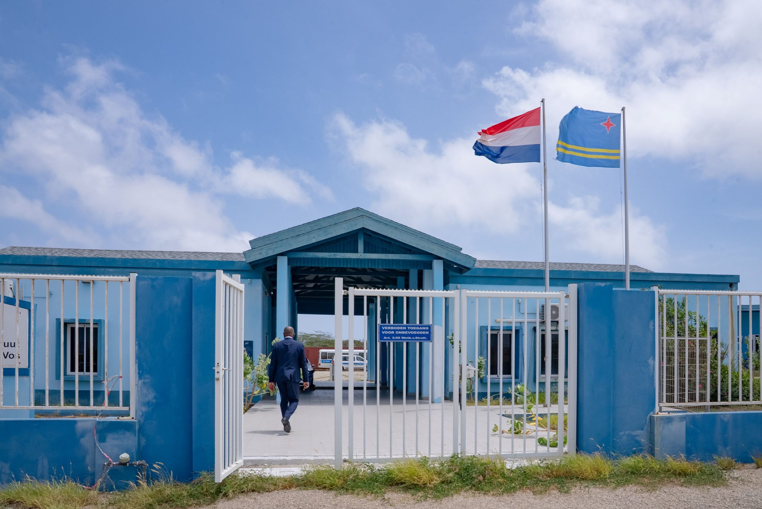 Minister Dowers Closely Follows Renovations With Surprise Visits To Kia, Police School, And Dimas San Nicolas 166 Minister Dowers Ta Sigui E Renobacionnan Di Cerca Cu Bishita Espontaneo Na Kia 14 Scaled