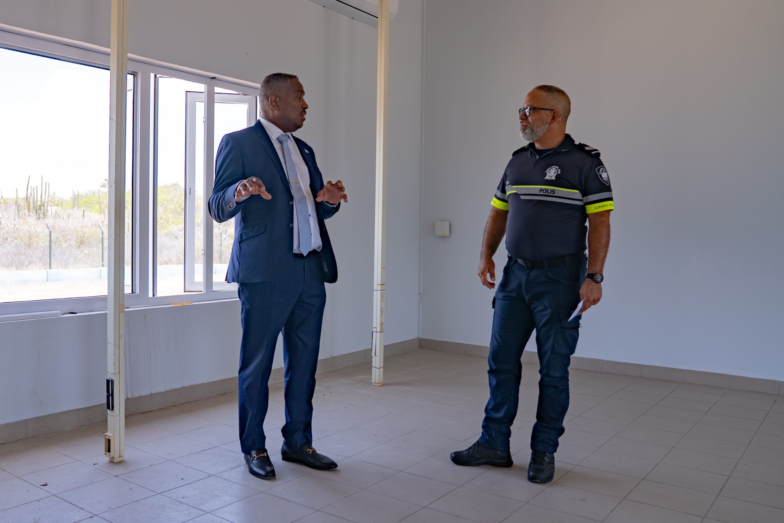 Minister Dowers Closely Follows Renovations With Surprise Visits To Kia, Police School, And Dimas San Nicolas 163 Minister Dowers Ta Sigui E Renobacionnan Di Cerca Cu Bishita Espontaneo Na Kia 2 Scaled