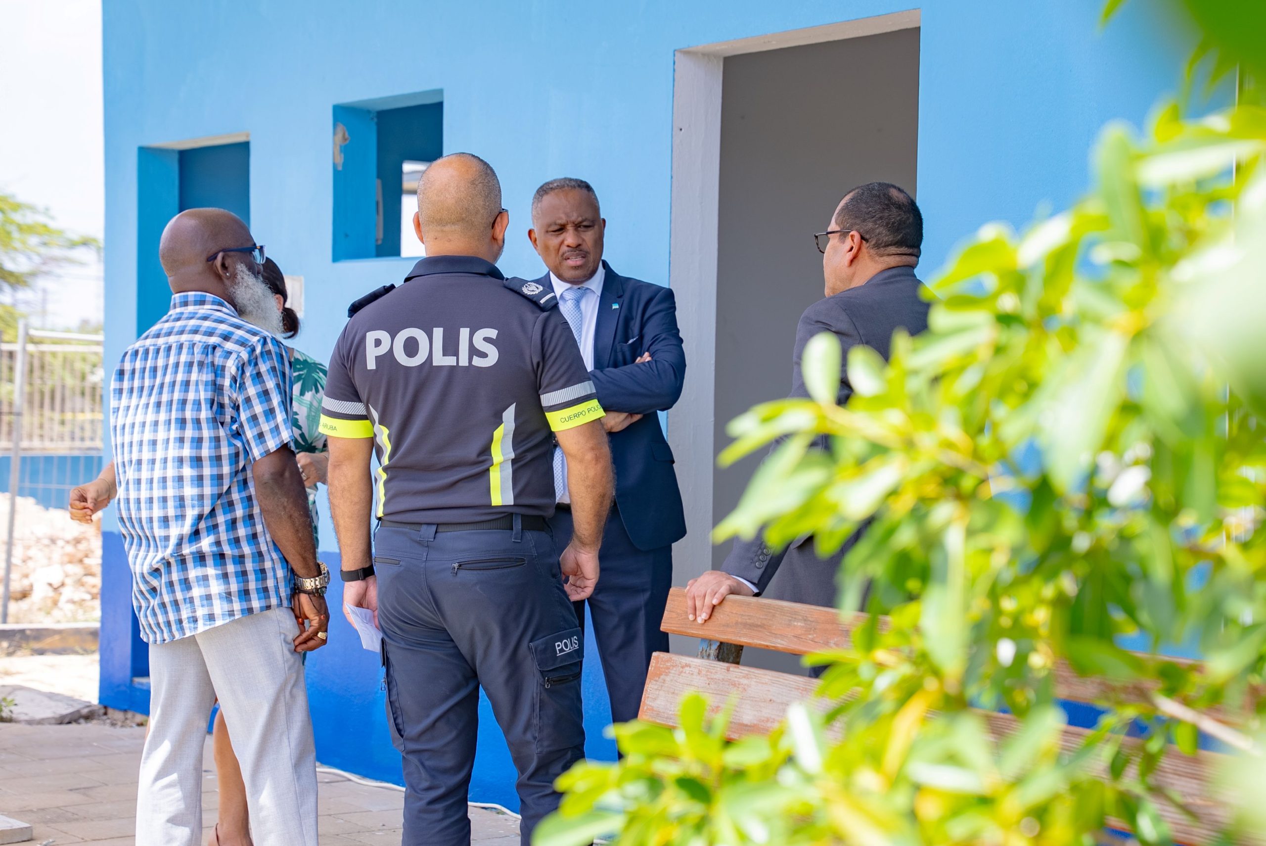 Minister Dowers Closely Follows Renovations With Surprise Visits To Kia, Police School, And Dimas San Nicolas 165 Minister Dowers Ta Sigui E Renobacionnan Di Cerca Cu Bishita Espontaneo Na Kia 4 Scaled