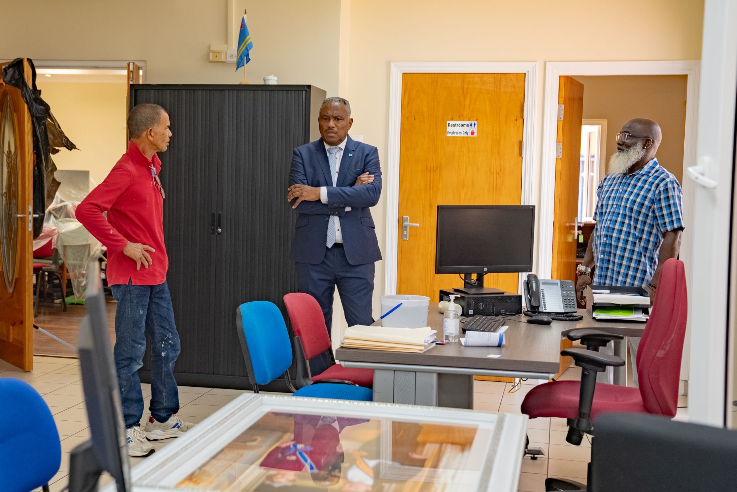 Minister Dowers Closely Follows Renovations With Surprise Visits To Kia, Police School, And Dimas San Nicolas 170 Minister Dowers Ta Sigui E Renobacionnan Di Cerca Cu Bishita Espontaneo Na Kia 5 Scaled