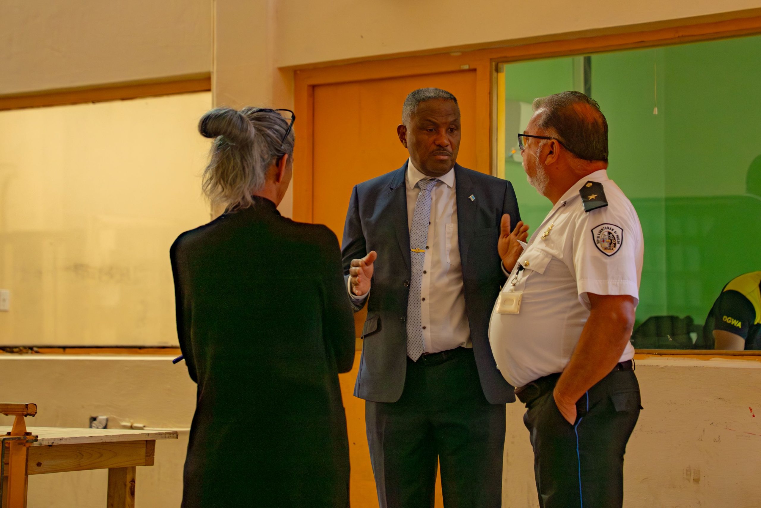 Minister Dowers Closely Follows Renovations With Surprise Visits To Kia, Police School, And Dimas San Nicolas 174 Minister Dowers Ta Sigui E Renobacionnan Di Cerca Cu Bishita Espontaneo Na Kia 9 Scaled