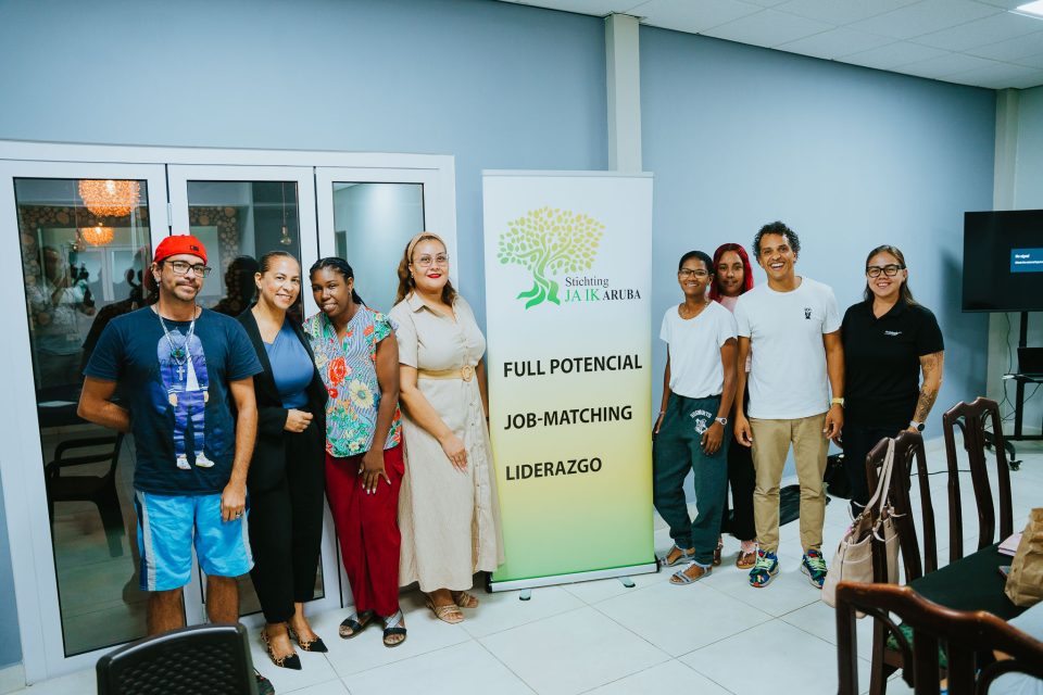 Aruba Bank Se Siente Orgulloso De Apoyar El Programa In The Picture De La Fundacion Ja Ik Aruba 2