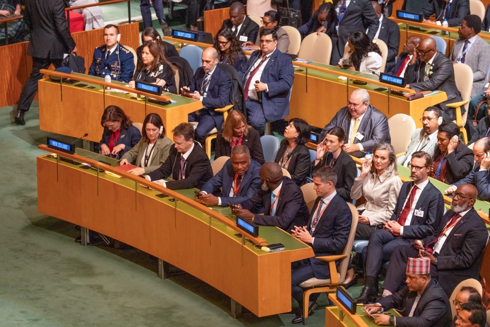 El Ministro Dowers Junto A La Delegacion Del Reino Presente En El Primer Dia De La Asamblea General De Las Naciones Unidas 1