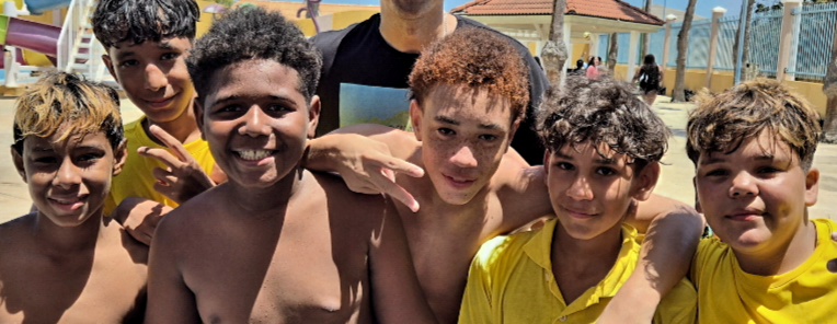 Filomena College Mavo Naar Community Pool 172 Filomena College Mavo En La Piscina Comunitaria 11