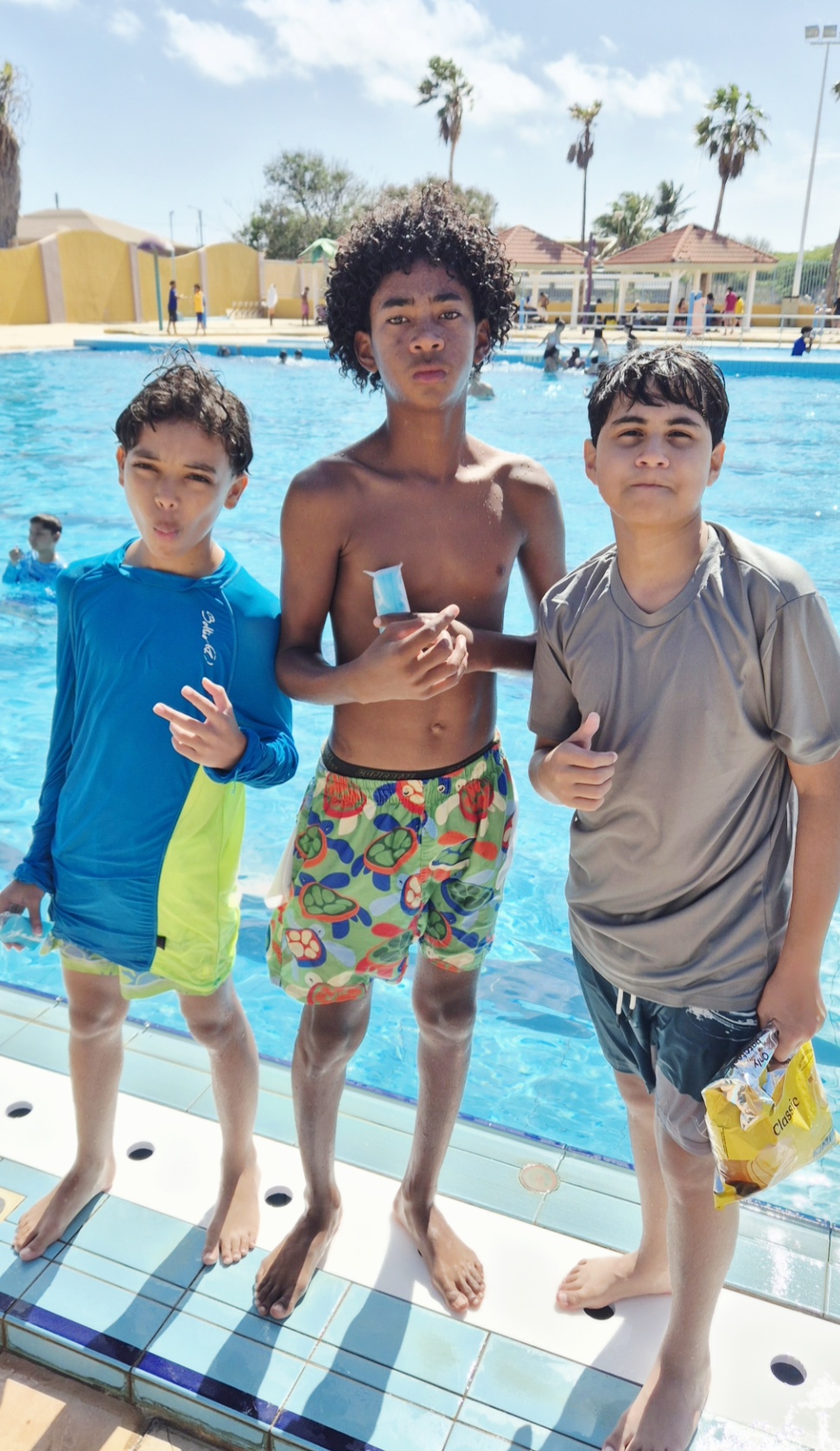 Filomena College Mavo Naar Community Pool 167 Filomena College Mavo En La Piscina Comunitaria 4