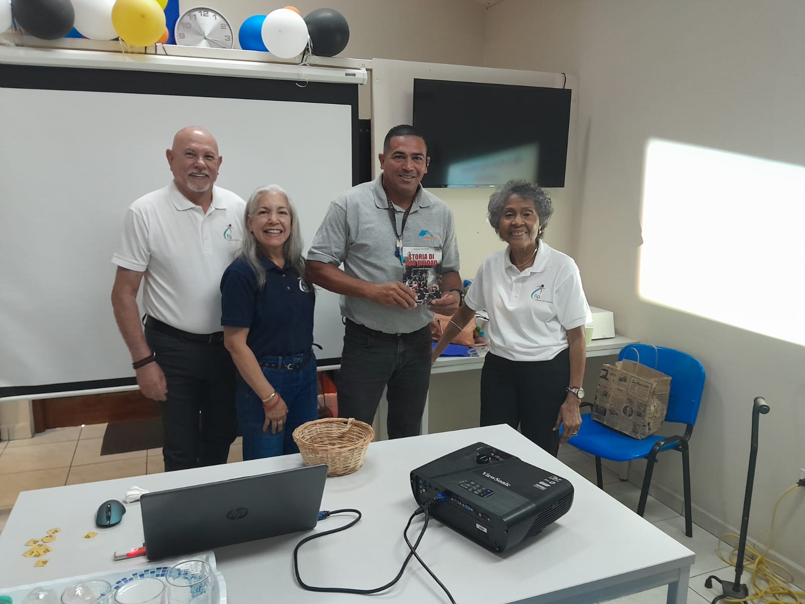 La Fundacion Lanta Papiamento Ofrecio Una Presentacion Sobre El Idioma Papiamento En Playa Linda En El Marco De La Semana De Las Amas De Llaves 2