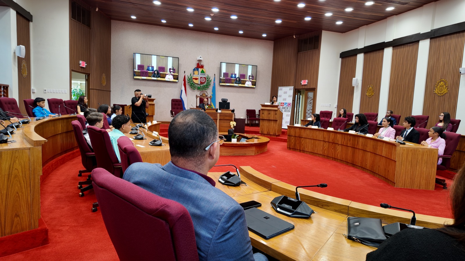Líder De Fracción De Ppa Eduard Pieters: El Parlamento Juvenil Está Formando A Los Líderes De Aruba 160 Lider Di Fraccion Di Ppa Eduard Pieters Parlamento Hubenil Ta Formando E Lidernan Di Aruba 1
