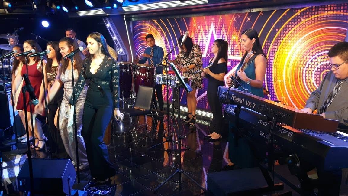 Melodía Celebrando 15 Años Con Un Concierto Dedicado A Maybeline Arends-Croes 161 Melodia Celebrando 15 Anos Con Un Concierto Dedicado A Maybeline Arends Croes 1