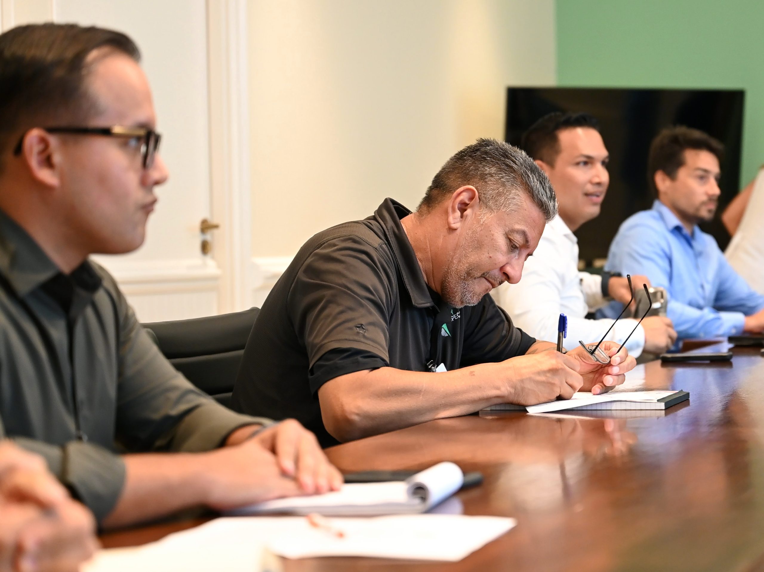 Minister Dowers A Instala Task Force Pa Atende Cu Problematica Di Desperdicio Na Aruba 162 Minister Dowers A Instala Task Force Pa Atende Cu Problematica Di Desperdicio Na Aruba 4 Scaled
