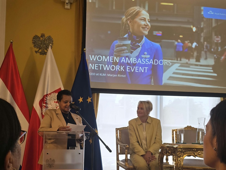 Minister Plenipotenciario Arrindell Ta Parti Den Un Dialogo Diplomatico Di Alto Nivel Di Embahadornan Muher