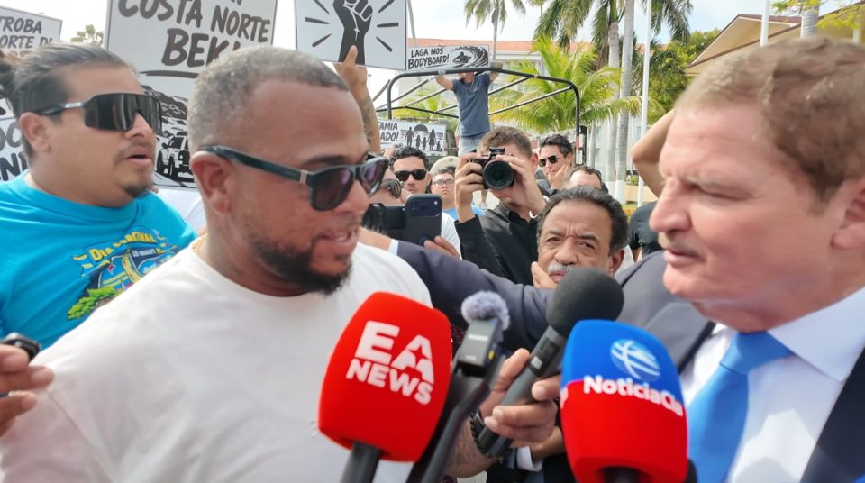 Prime Minister Mike Eman El Gobierno Solicito Al Juez Suspender El Caso Para Continuar El Dialogo Y Obtuvo Su Aprobacion
