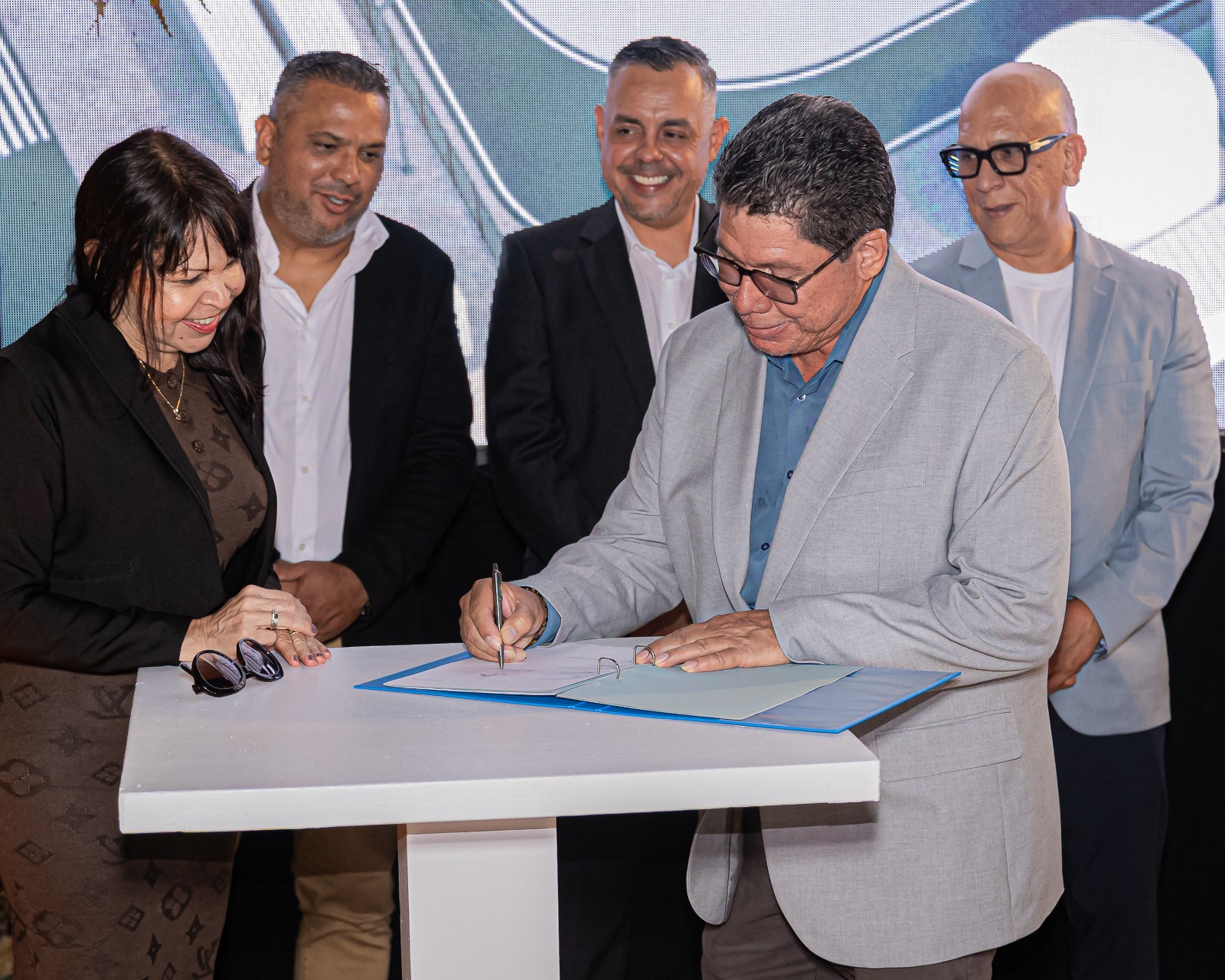 Web Aruba Ta Inicia Proyecto Pa Construi Parke Grandi Di Bateria 3